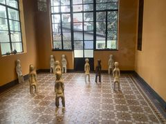 -Nathalie Djurberg与Hans Berg“牛皮纸包裹的月亮”-Prada荣宅当季展览