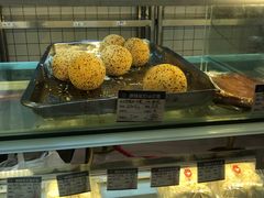 面包甜点陈列柜-白玉兰食品甜凤店(合生汇店)