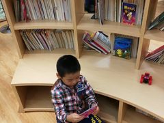 -漕河泾街道图书馆(漕河泾社区文化活动中心店)