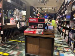 -钟书阁(松江泰晤士小镇店)