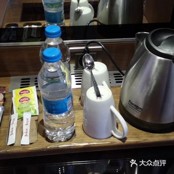 泳池，SAP馆，提供免费的矿泉水，茶包
