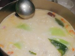 -洪氏嗨捞·广东猪肚鸡·椰子鸡火锅(西咸万象城店)