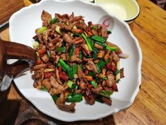 宣威小炒肉-老滇山寨•云南特色菜•地方菜•民族风情歌舞表演(金碧店)