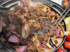 -山野的朋友露营炭火烤肉