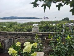-亮河湾山庄