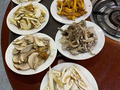 -菌之家·专业纯野生菌火锅·特色炒菌