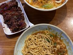 -爆炸头阿姨小四川正宗川味小吃(无任何分店)