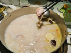 -洪氏嗨捞·广东猪肚鸡·椰子鸡火锅(西咸万象城店)