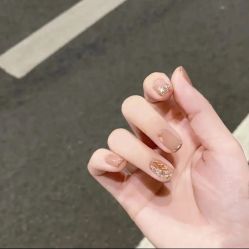 -悦指间美甲美睫