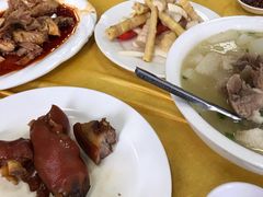萝卜炖肘子-荣生萝卜汤饭店