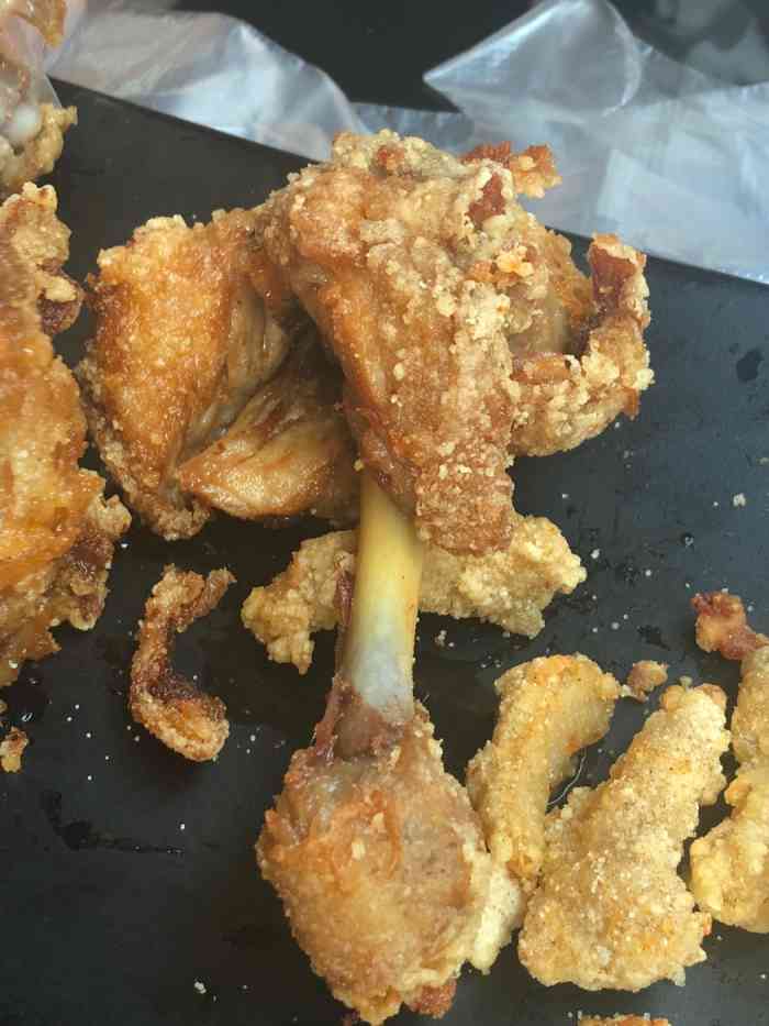 客必隆同安炸鸡腿-"[环境]就在盛光路便利店旁边,旁边还有澜.