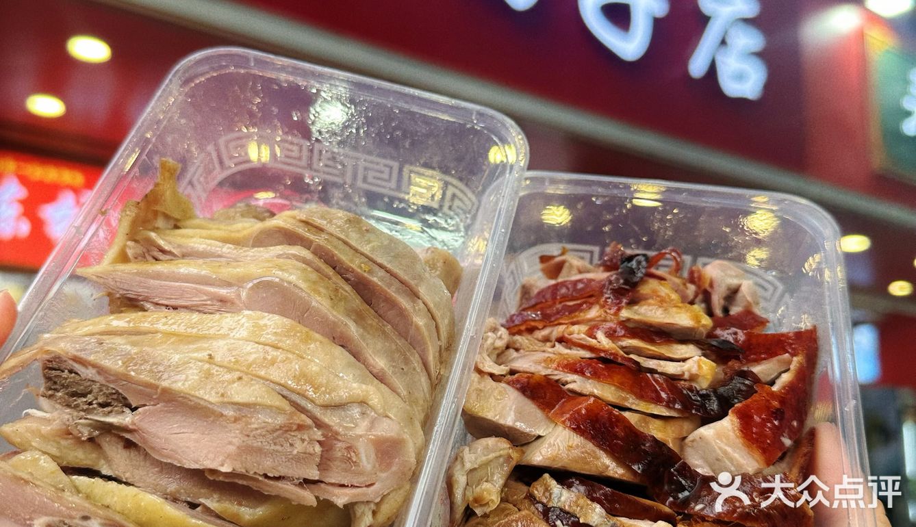 这不是我们从小吃的陈林鸭子吗？开进夫子庙啦！