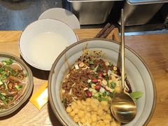 -呼啦面馆·头牌豌杂面(爱琴海店)