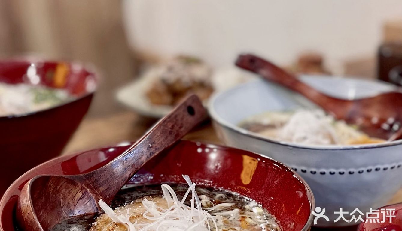 唬啖🍜｜一家专门做日式浓汤拉面的小店