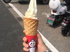 -蜜雪冰城(万达广场外B号门门口外集装箱店)