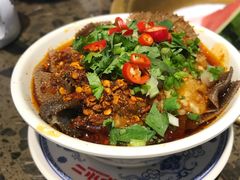 -沪小二炭火蛙锅(淮海中路美食不夜城店)
