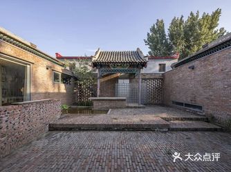 用地在京郊顺义边上的王家场村， 村子东面挨着右堤路和