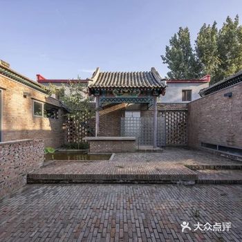 用地在京郊顺义边上的王家场村, 村子东面挨着右堤路和
