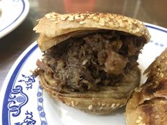 烧饼夹烧牛羊肉-老爆肚满五香烧牛羊肉