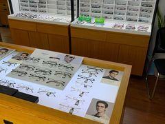 -视野联行眼镜•蔡司•依视路(温江店)