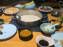 -洪氏嗨捞·广东猪肚鸡·椰子鸡火锅(西咸万象城店)