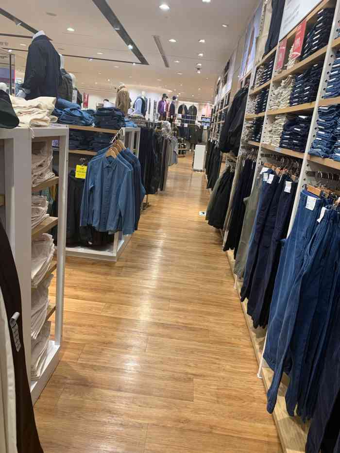 优衣库(广州维多利广场店)-"t恤墙,非常酷~[胜利][胜利]  体.