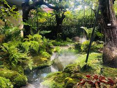 -Chom Cafe and Restaurant