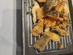 蒜酱烤三文鱼头-79号渔船海鲜饭店(耀中店)