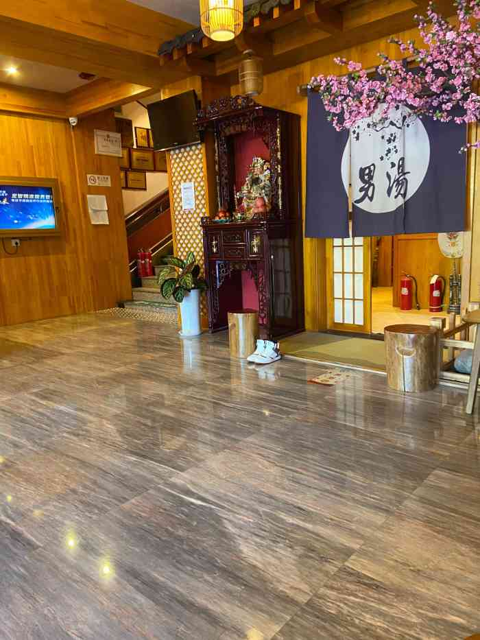 汤泉良子(蓟门桥店)-"团购了最基础的套餐,淋浴泡汤7615汗蒸聊天.