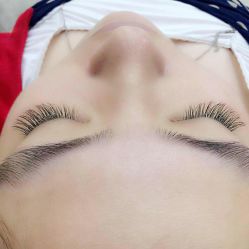 -EMILY艾枚莉美甲美睫·美颜·现磨咖啡