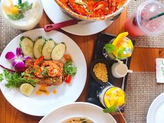 -Chom Cafe and Restaurant