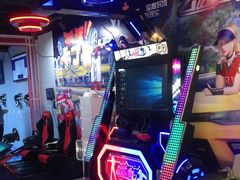 -VR+乐园·VR电竞·家庭亲子·密室逃脱·轰趴团建