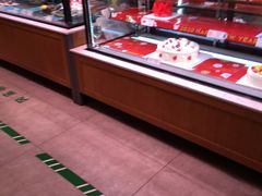 面包甜点陈列柜-巴黎贝甜(泗泾店)