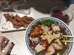 -爆炸头阿姨小四川正宗川味小吃(无任何分店)
