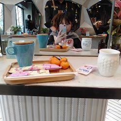 -PE SALON