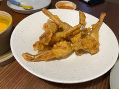 酥炸牛蛙腿配蛙肉浓汁和辣酱-G+KITCHEN(龙湖狮山天街店)