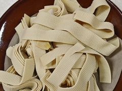 -猪三哥肥肠鸡川菜小炒