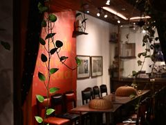 -Cuc Gach Quan Restaurant
