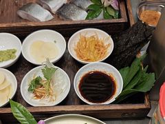 -围炉肉舍•炭烤活鳗•丹东海鲜烤肉(步行街店)