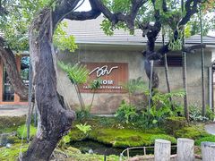 -Chom Cafe and Restaurant