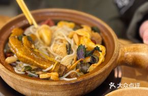 Clay Pot Duck Feet Stew