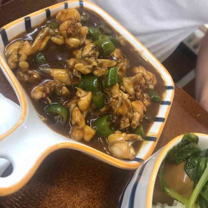 八面玲珑品面馆-"这家店位于云南路美食一条街上 店面不大 .