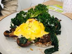 班尼迪克蛋羽衣甘蓝蘑菇吐司-Maxpoint Kitchen 西餐咖啡(乐峰广场店)