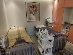 -LESSMORE科技头皮理容中心