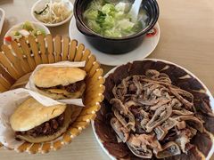 精品驴肉火烧-闫家驴肉老店(华电一校店)