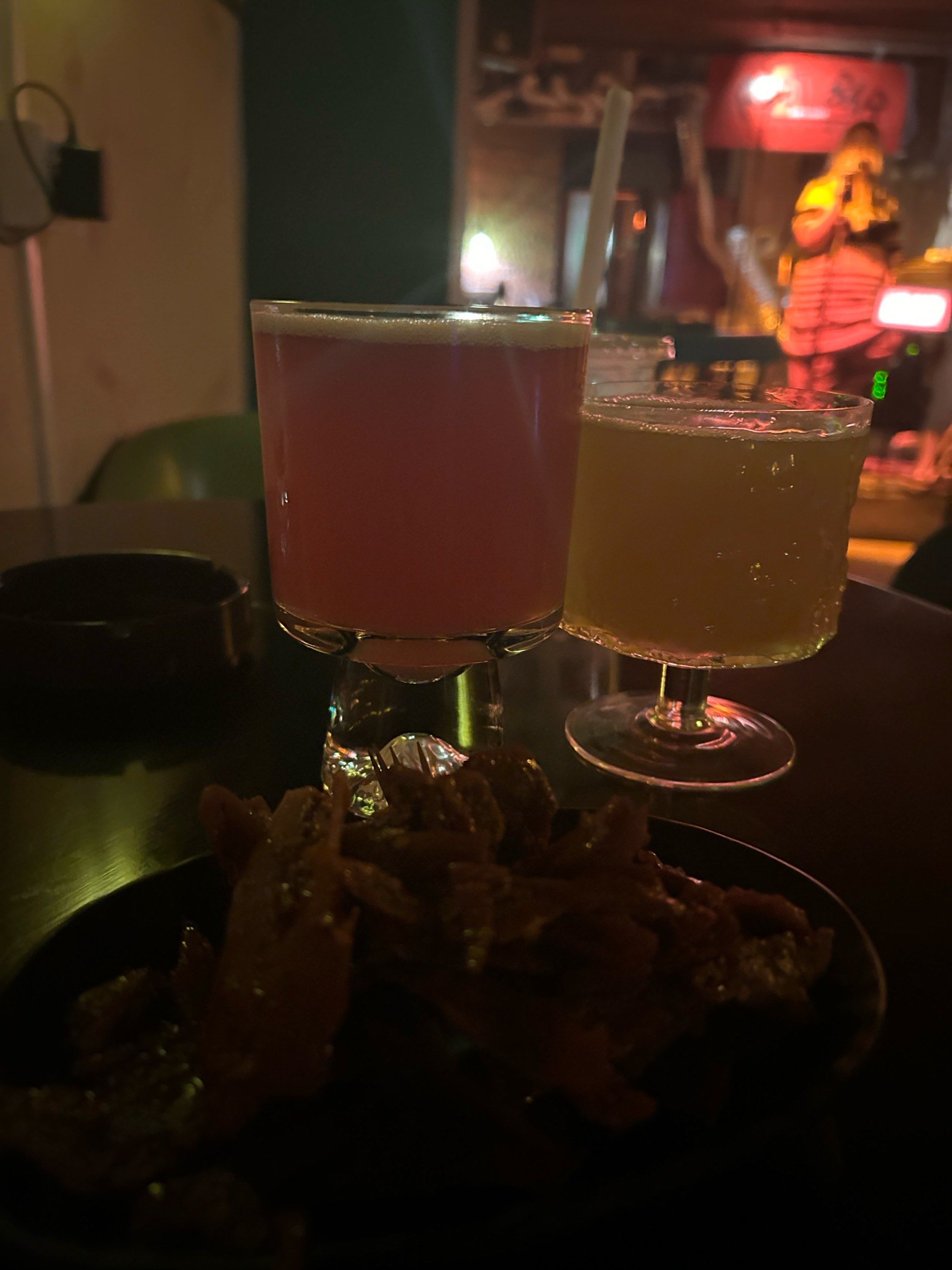 0元玩转这座城这家小酒馆的装潢简约而