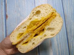 咸蛋黄流心米面包-富贵面包公司(运河店)