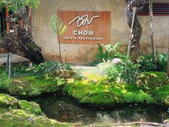 -Chom Cafe and Restaurant