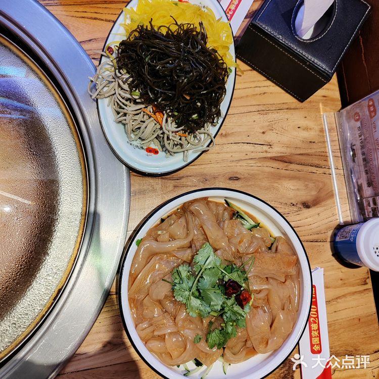 铁锅炖，好吃又实惠。点的铁锅炖嘎鱼，活鱼现杀现炖