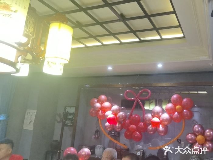 东口码头·烧鸽子·鱼头泡饼·地方菜(金鹰悦城店)图片